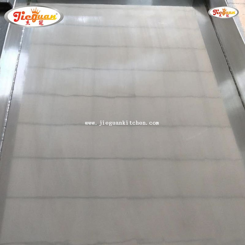 cuisinière à gaz commerciale à 4 brûleurs avec plaque chauffante et four pour restaurant et hôtels